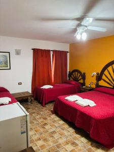 a hotel room with two beds and a ceiling at Hotel las ruedas by Choca in Arroyito