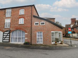 a red brick building with white windows on a street at 2 Bed in Southampton