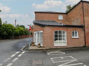 a red brick building with a window on a street at 2 Bed in Southampton