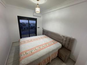 a bedroom with a bed and a window at Alhoceima - vue sur la mer- Green village2 in Al Hoceïma