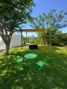 a table and chairs in the grass with a tent at Romantic Dome & French Cuisine in Jantetelco