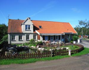 Galeriebild der Unterkunft Lyngholt Family Camping & Cottages in Allinge