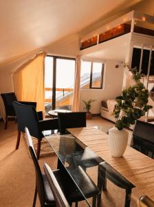 a dining room with a table and chairs at Loft Ski el Colorado in Santiago