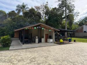 a building with a pavilion in a park at Vila do Tênis in Guaratinguetá