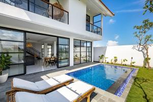 an exterior view of a house with a swimming pool at Villa Alba by Orivista, Rice Field View in Dalung