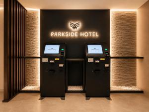 a parakeet hotel lobby with two atm machines at ホテル翔 Sapporo PARKSIDE HOTEL in Sapporo