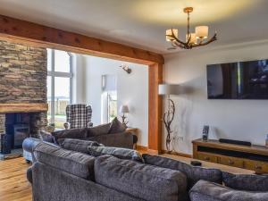 a living room with couches and a fireplace at Ryka Lodge in Back