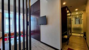 a room with a room with a bed and a mirror at Indochine Hotel in Kon Tum (2)