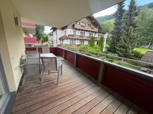two chairs and a table on the balcony of a building at My Adventure Appartements by Schladmingurlaub - 150 Meter zur Gondel in Schladming