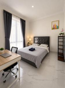 a bedroom with a bed and a desk and a desk at Noble Cove Batam in Pulau Sembakau Kecil