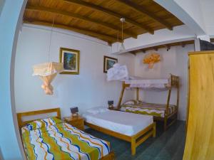 Tempat tidur dalam kamar di Bosque Marino Ecolodge