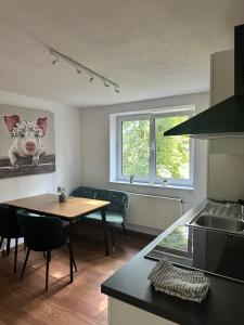a kitchen with a table with a pig on the wall at Memminger Stadtnest Donaustr 4 in Memmingen