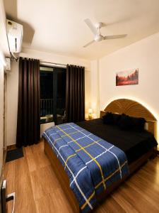 a bedroom with a bed and a ceiling fan at Ballentines Bliss in Babarpur
