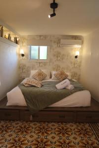 a bedroom with a large bed with two pillows at A Lómbre in Ḩarīq al Kufūr
