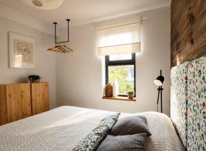 a bedroom with a bed and a window at Siedlisko Ciemno in Ciemno