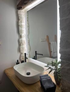 a bathroom with a white sink and a bath tub at Casa Tereza in Plátanos
