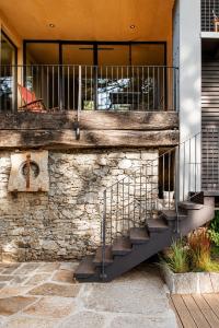 a stone wall with a staircase in front of a building at Il Lavatoio in Cissano