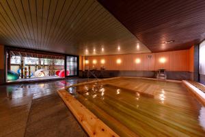 a bowling alley with a bowling ball in a gym at 日長庵 桂月 in Hirugami +30 photos