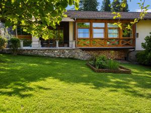 a house with a lawn in front of it at Corte Villa Donati in Cissano