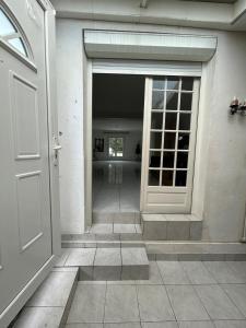 an empty room with a door and a hallway at Piscine chauffée partagée avec terrasse privative in Joué-lès-Tours +6 photos
