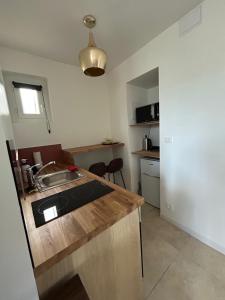 a kitchen with a sink and a counter top at Piscine chauffée partagée avec terrasse privative in Joué-lès-Tours
