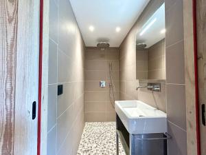 a bathroom with a sink and a shower at Paradis d'Ubaye - Terrasse - Plan d'eau - Jardin in Jausiers