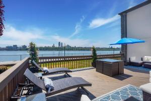 a patio with two chairs and a table and an umbrella at Comfort Inn Edgewater on Hudson River in Edgewater