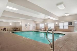 a large pool with blue water in a building at Comfort Inn & Suites Dothan Northside Plaza in Dothan