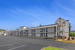 an empty parking lot in front of a building at Quality Inn Dalton East in Dalton
