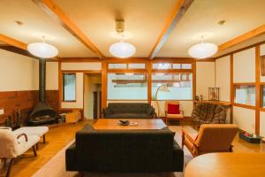 a living room with a couch and a table at Ikiru Lodge in Yamanouchi