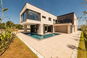 a house with a swimming pool in the backyard at Villas Weiss in Vir