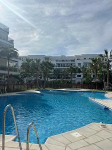 a large swimming pool in front of a large building at LM APARTAMENTOS Aguacate 5 in El Varadero