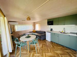 a kitchen and a living room with a table and chairs at Mobilheim Luna - Výrovická přehrada in Výrovice