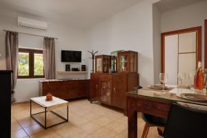 a living room with a desk and a tv at Chara Stone House in Kharasón