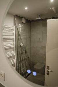 a bathroom with a glass shower with a toilet at Apartment Claussen 2 in Bremerhaven
