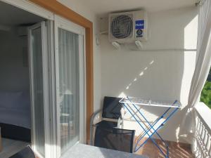 a balcony with a air conditioner on the wall at Apartman Mira Sabunike 1 in Privlaka