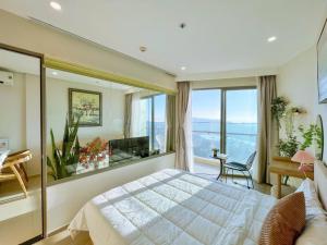 a bedroom with a large bed and a large window at The Song Vung Tau Apartment - Căn Hộ Du Lịch Biển Vũng Tàu in Xã Thang Tam