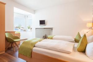 Postel nebo postele na pokoji v ubytování Hotel Waldhorn