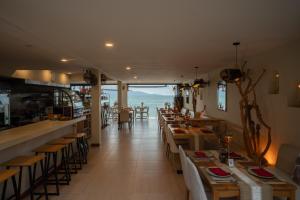 a restaurant with tables and a view of the ocean at The Cosy New Appartement Fisherman in Bophut