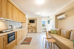 a kitchen and living room with a couch and a table at Sunrise apartments in Menetaí