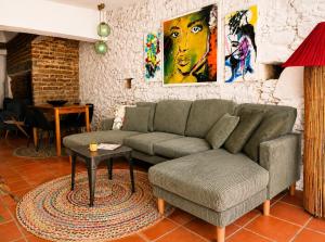 a living room with a couch and a table at Refúgio do Frade in Aldeia do Mato