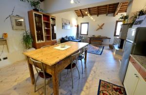 A kitchen or kitchenette at Ca' Dei Burci