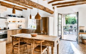 a kitchen with a wooden table and chairs at Ca'n Panxeta in Felanitx