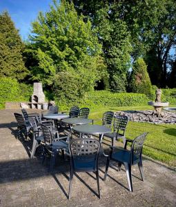 a group of tables and chairs with a fountain at 'Onze Knoerishoeve' in Odiliapeel
