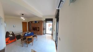 a living room with a couch and a table at La quiete dell'Ammiraglio 1 in Ioppolo