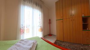 a bedroom with a bed and a large window at La quiete dell'Ammiraglio 1 in Ioppolo