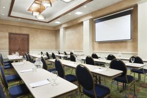 DoubleTree by Hilton Corpus Christi Beachfront商务区和/或会议室