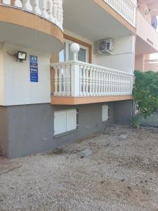 a balcony on the side of a building at Apartman Mira Sabunike 1 in Privlaka