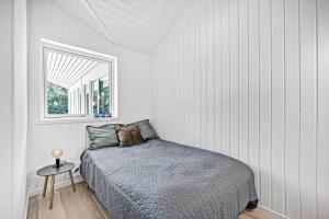 a bedroom with a bed and a window at 8535-Glesborg-Havstokken-12 in Glesborg +33 photos