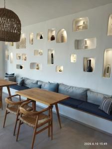 a living room with a blue couch and tables at Hotel Flisvos in Megalochori